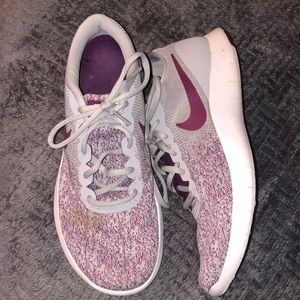 Women’s size 11 maroon flex contact tennis shoes